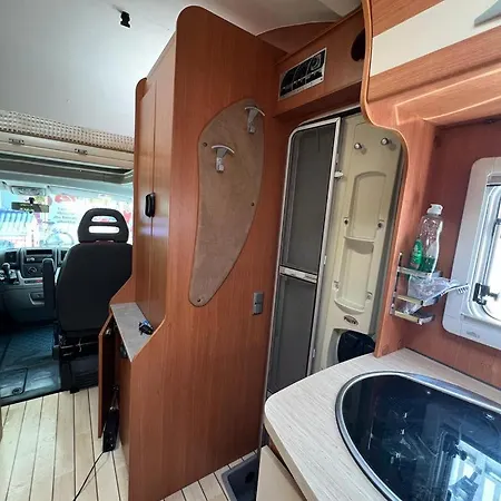 Úszó hotel Camper Rent Motorhome Albania